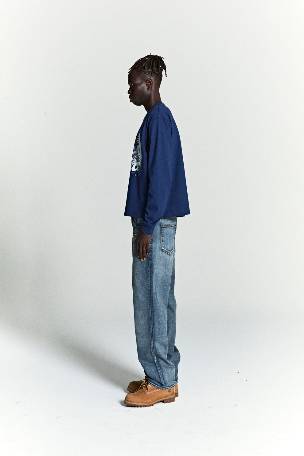 NAVY COPPER COVE LONGSLEEVE ON MODEL