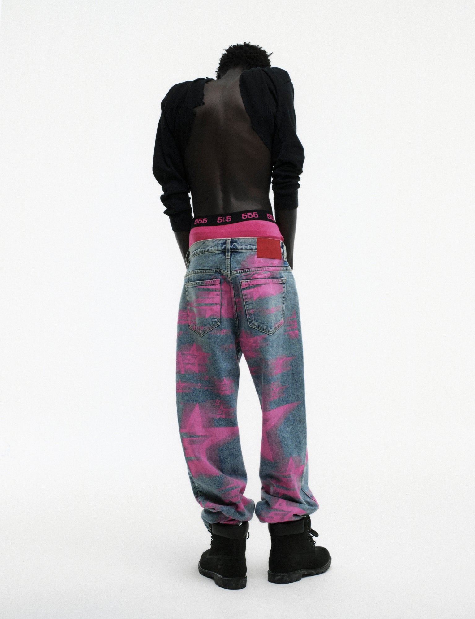 INDIGO 5 STAR BLUR DENIM ON MODEL