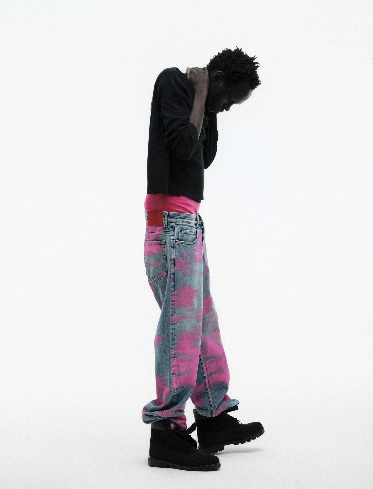 INDIGO 5 STAR BLUR DENIM ON MODEL