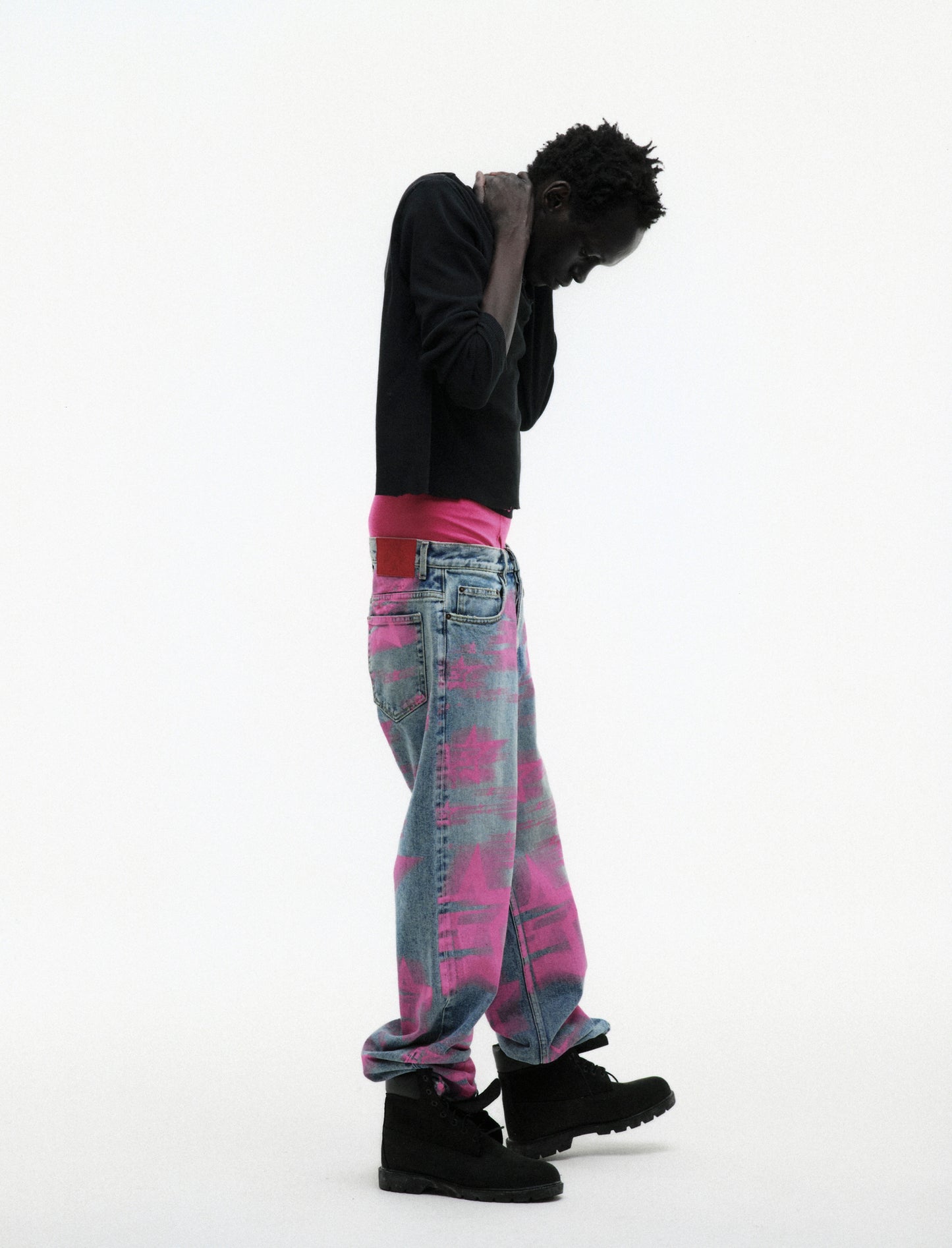 INDIGO 5 STAR BLUR DENIM ON MODEL