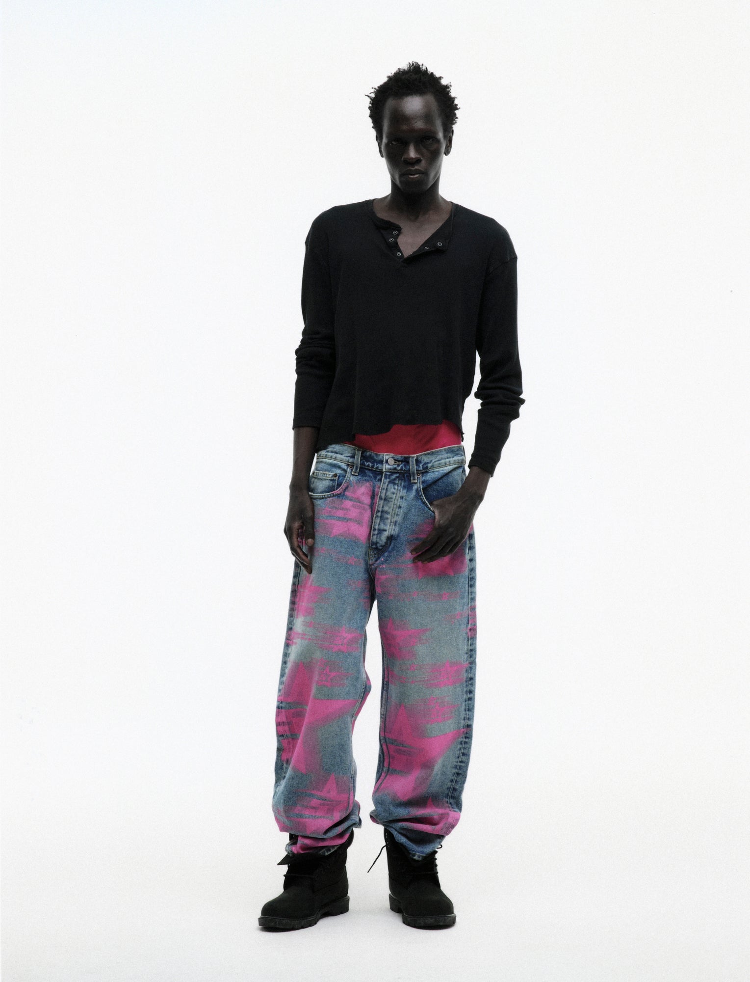 INDIGO 5 STAR BLUR DENIM ON MODEL