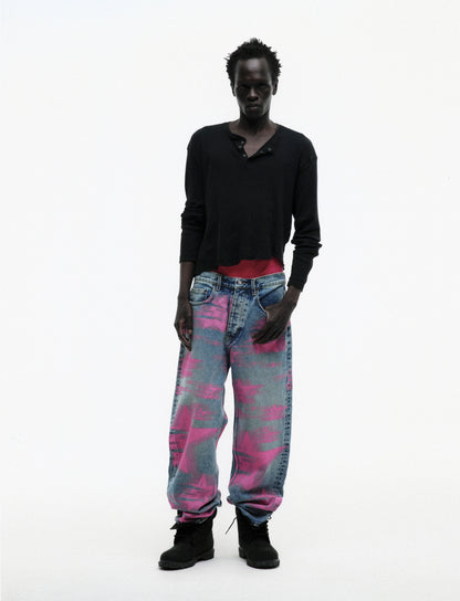 INDIGO 5 STAR BLUR DENIM ON MODEL