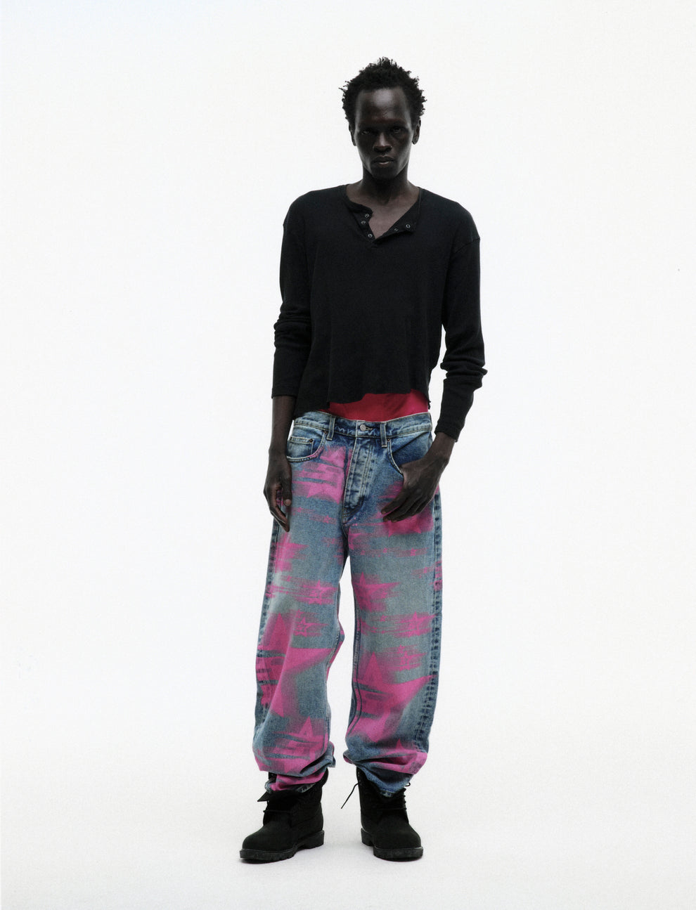 INDIGO 5 STAR BLUR DENIM ON MODEL