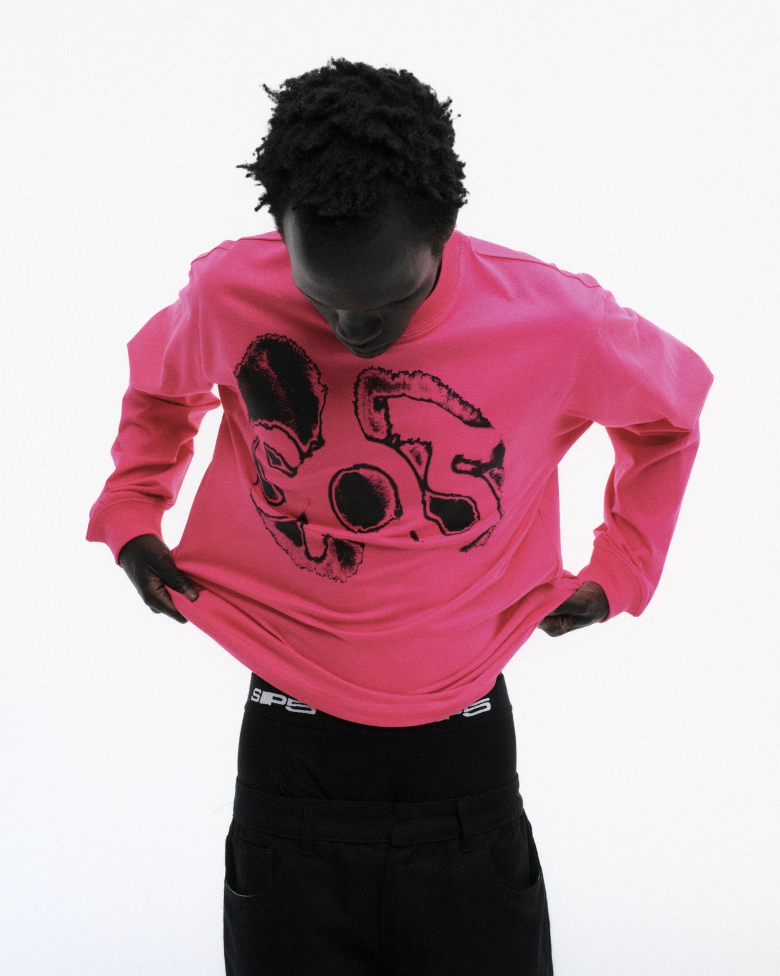 PINK FINGERPRINT LONGSLEEVE ON MODEL