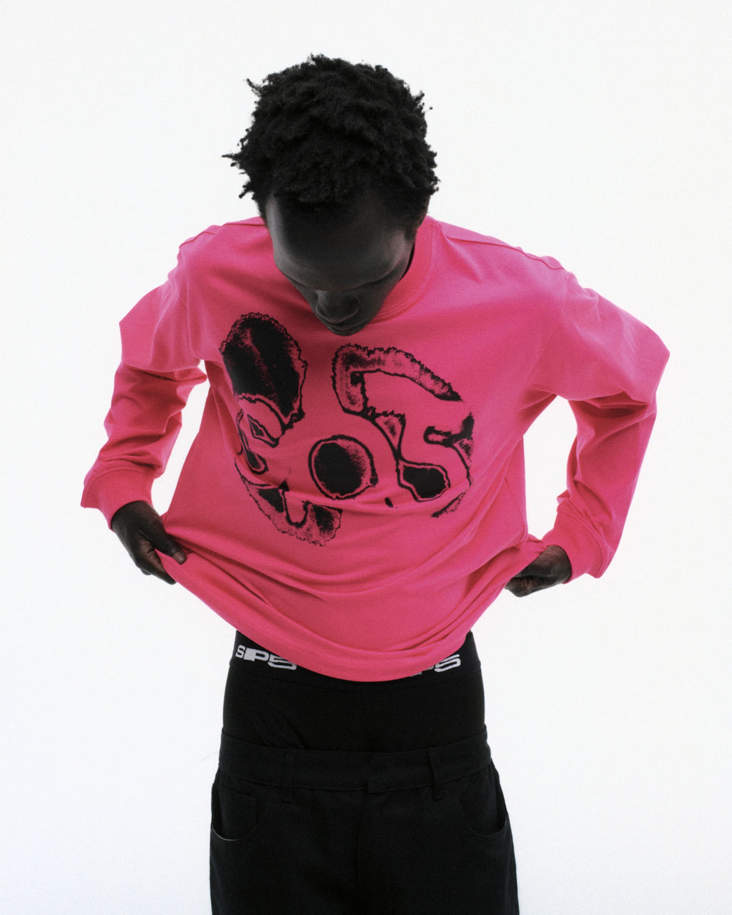 PINK FINGERPRINT LONGSLEEVE ON MODEL