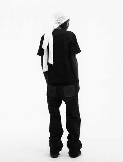 BLACK WW5 TEE ON MODEL