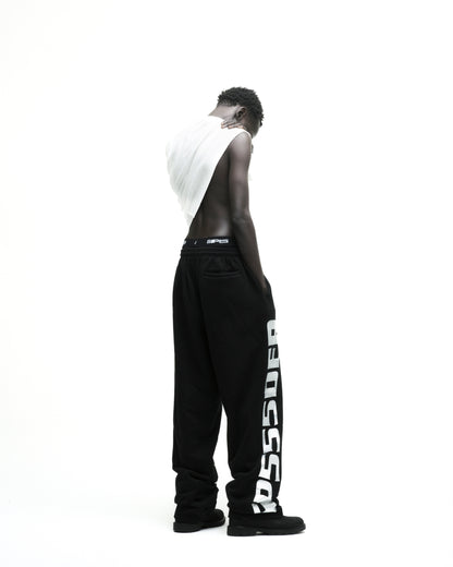 MX555 SWEATPANT ON MODEL