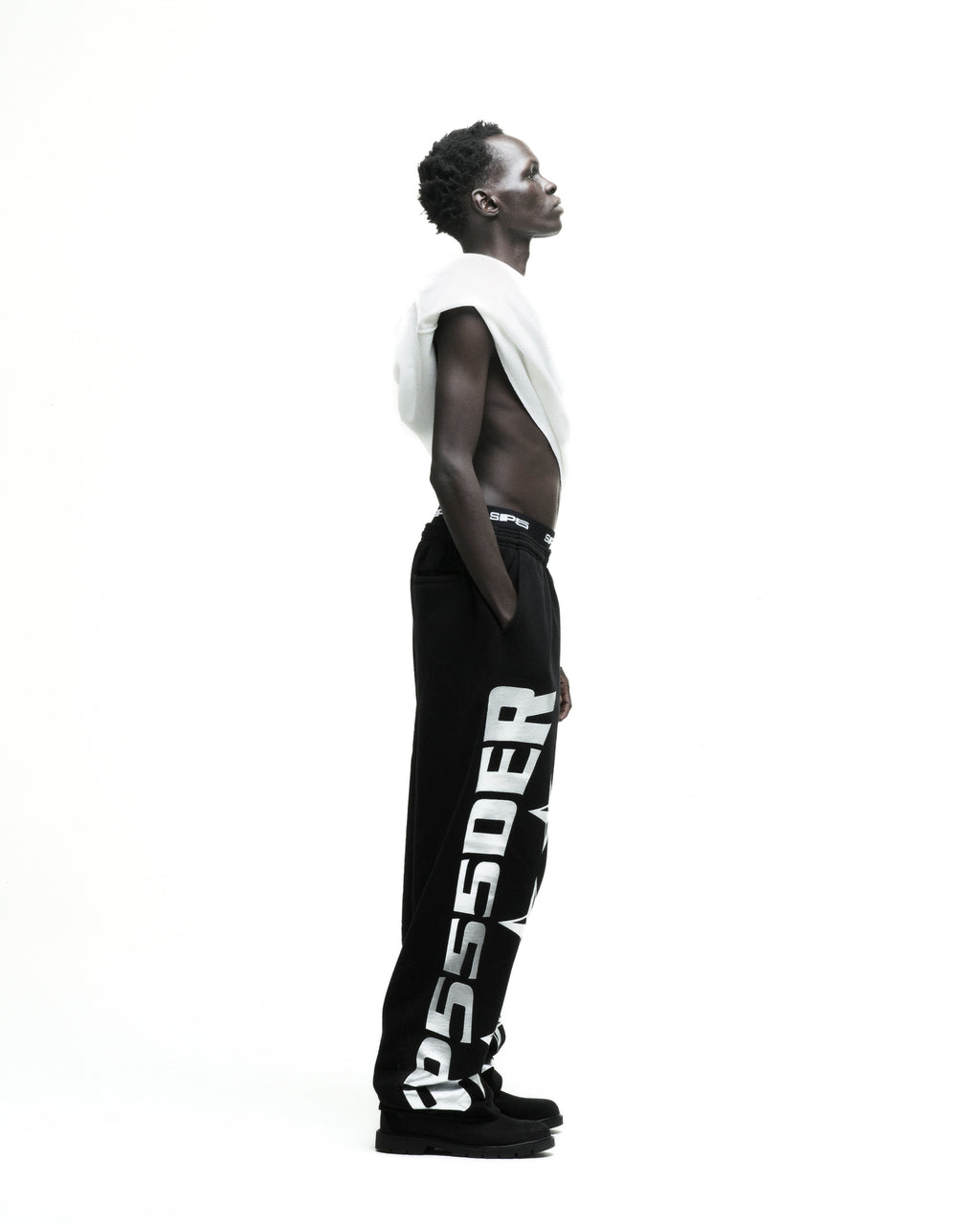 MX555 SWEATPANT ON MODEL