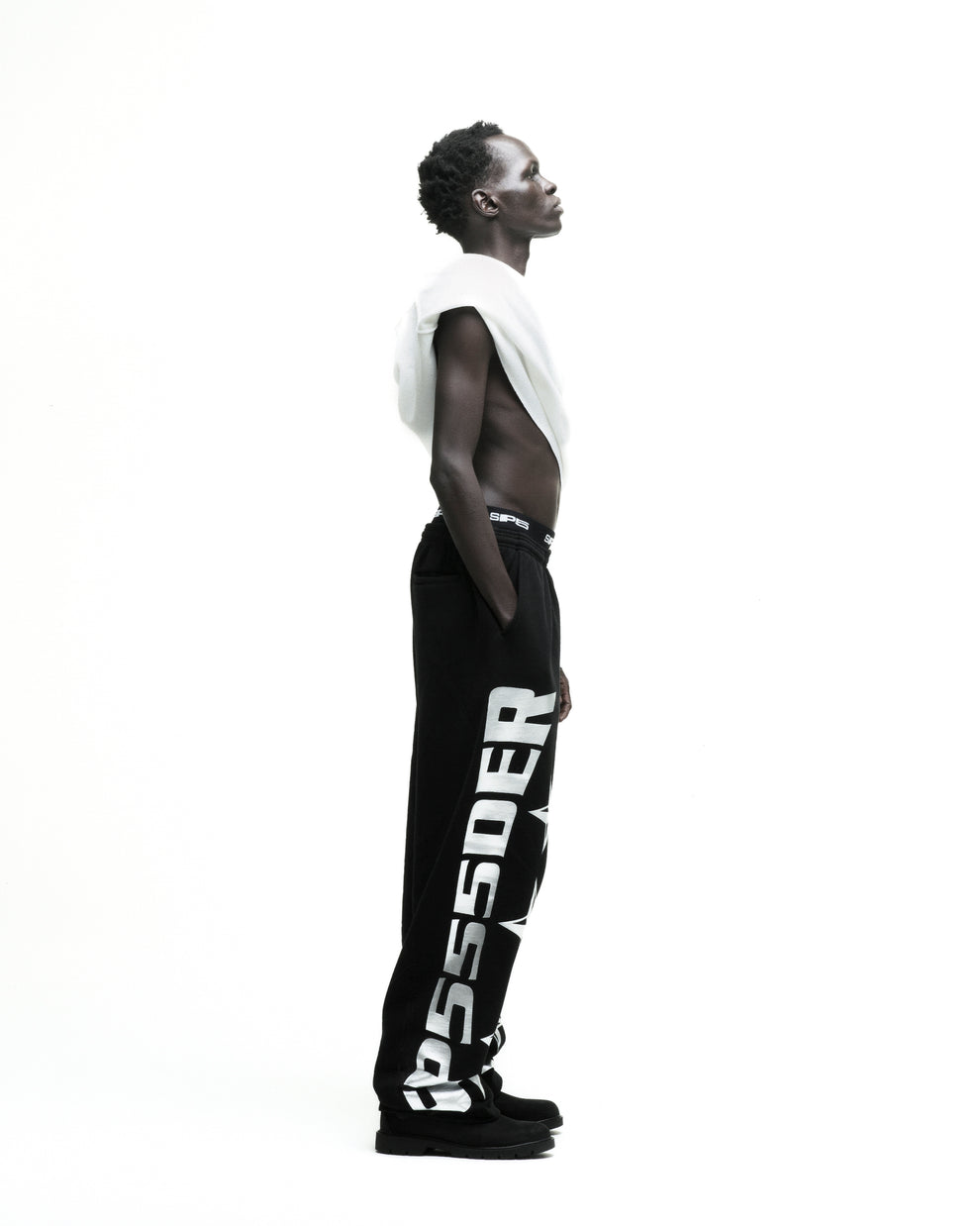 MX555 SWEATPANT ON MODEL
