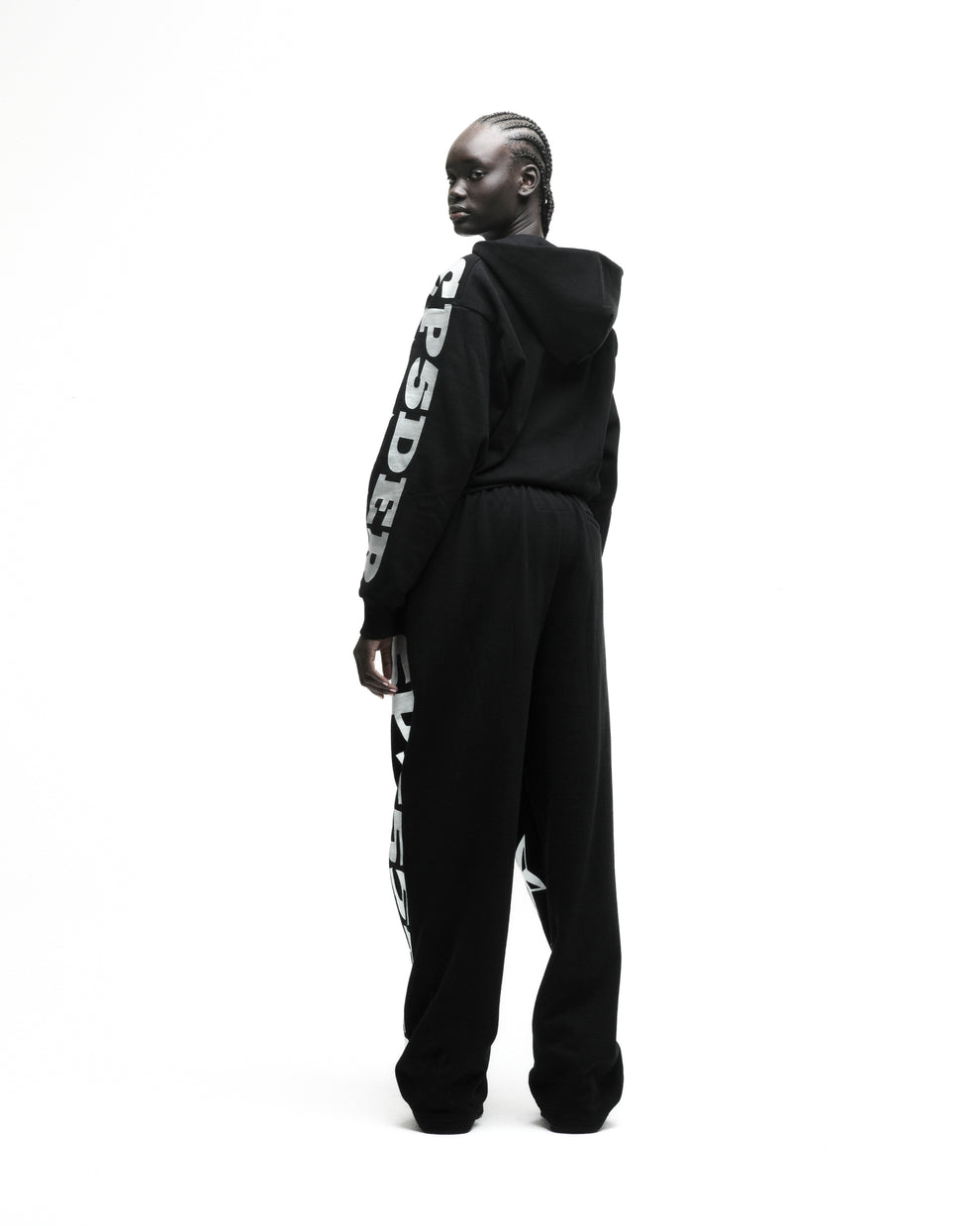 MX555 ZIP HOODIE ON MODEL