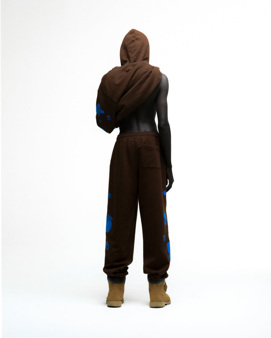 BROWN BELUGA V2 SWEATPANT ON MODEL