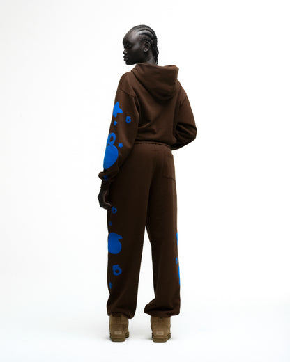 BROWN BELUGA V2 SWEATPANT ON MODEL