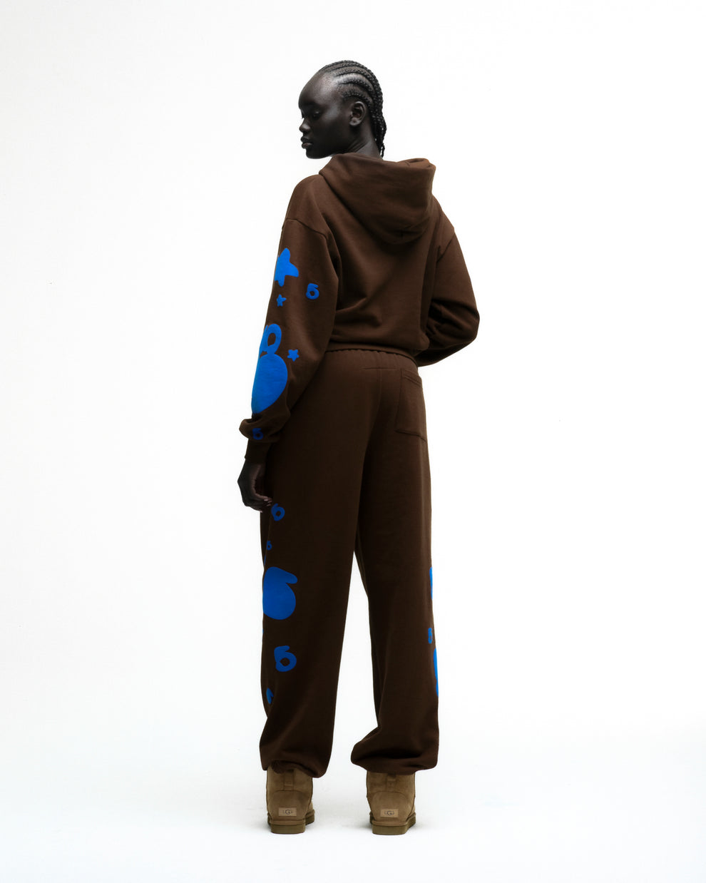 BROWN BELUGA V2 SWEATPANT ON MODEL