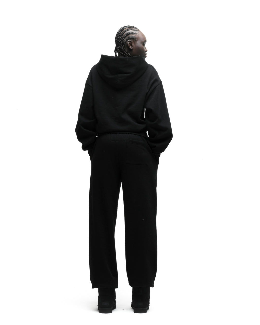 OG LOGO V2 SWEATPANT ON MODEL