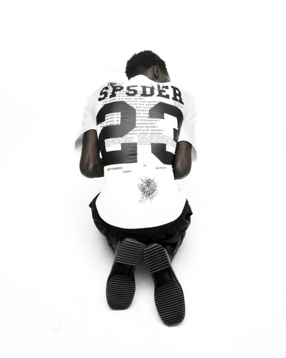 WHITE PYREX TEE ON MODEL