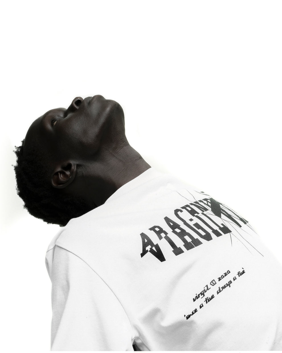 WHITE PYREX TEE ON MODEL