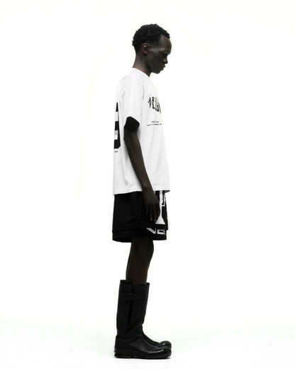 WHITE PYREX TEE ON MODEL