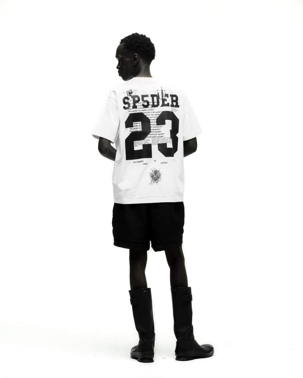 WHITE PYREX TEE ON MODEL