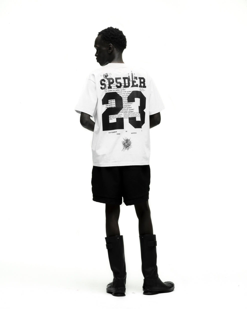 WHITE PYREX TEE ON MODEL
