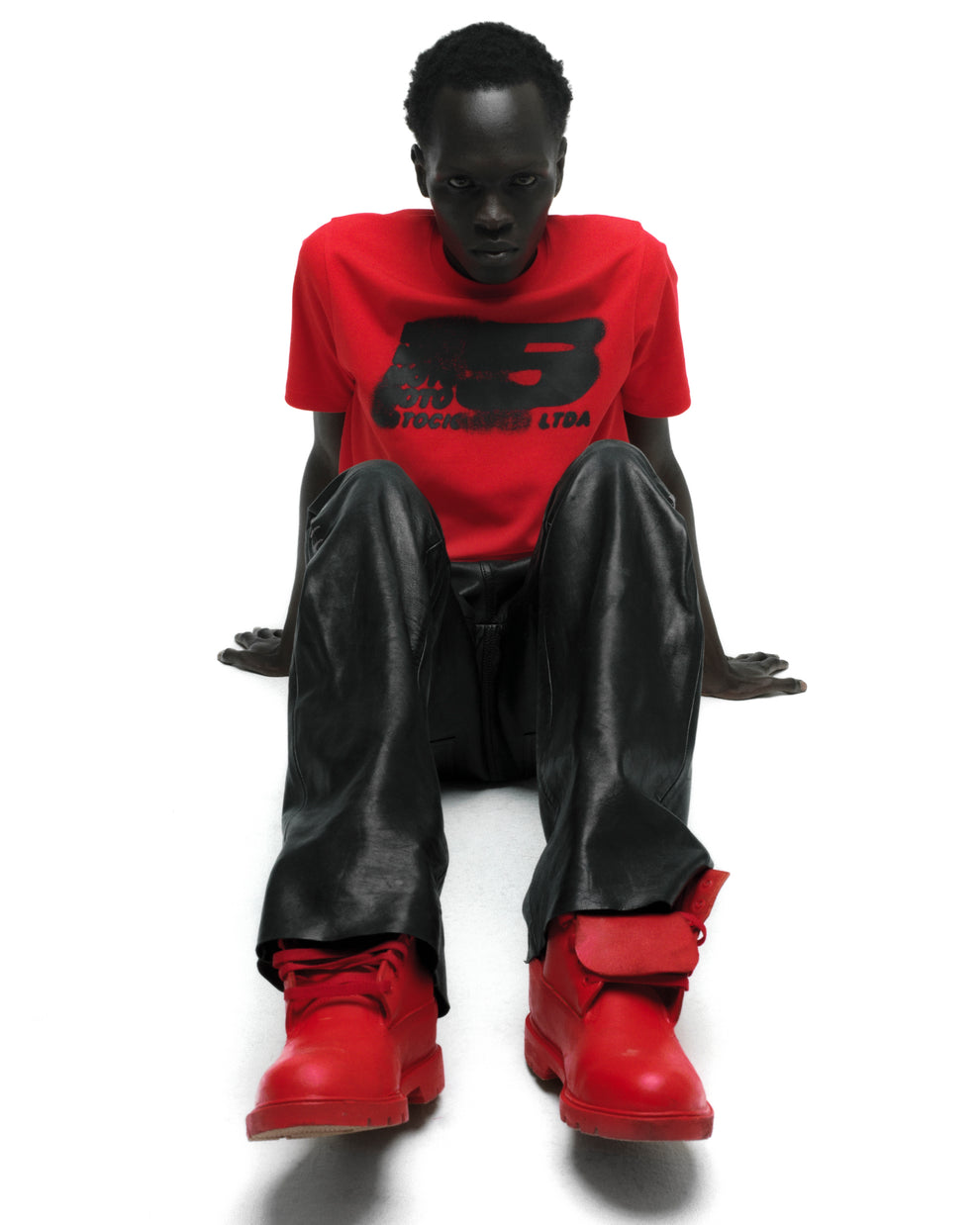 MOTO 5 TEE ON MODEL