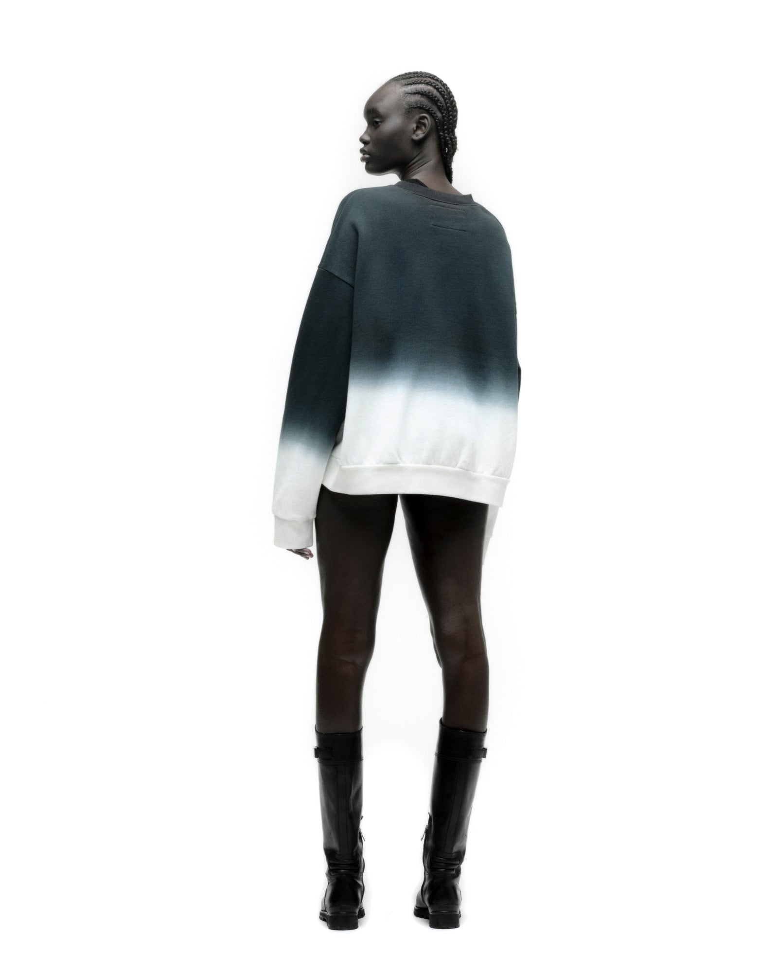 GRADIENT CREWNECK ON MODEL