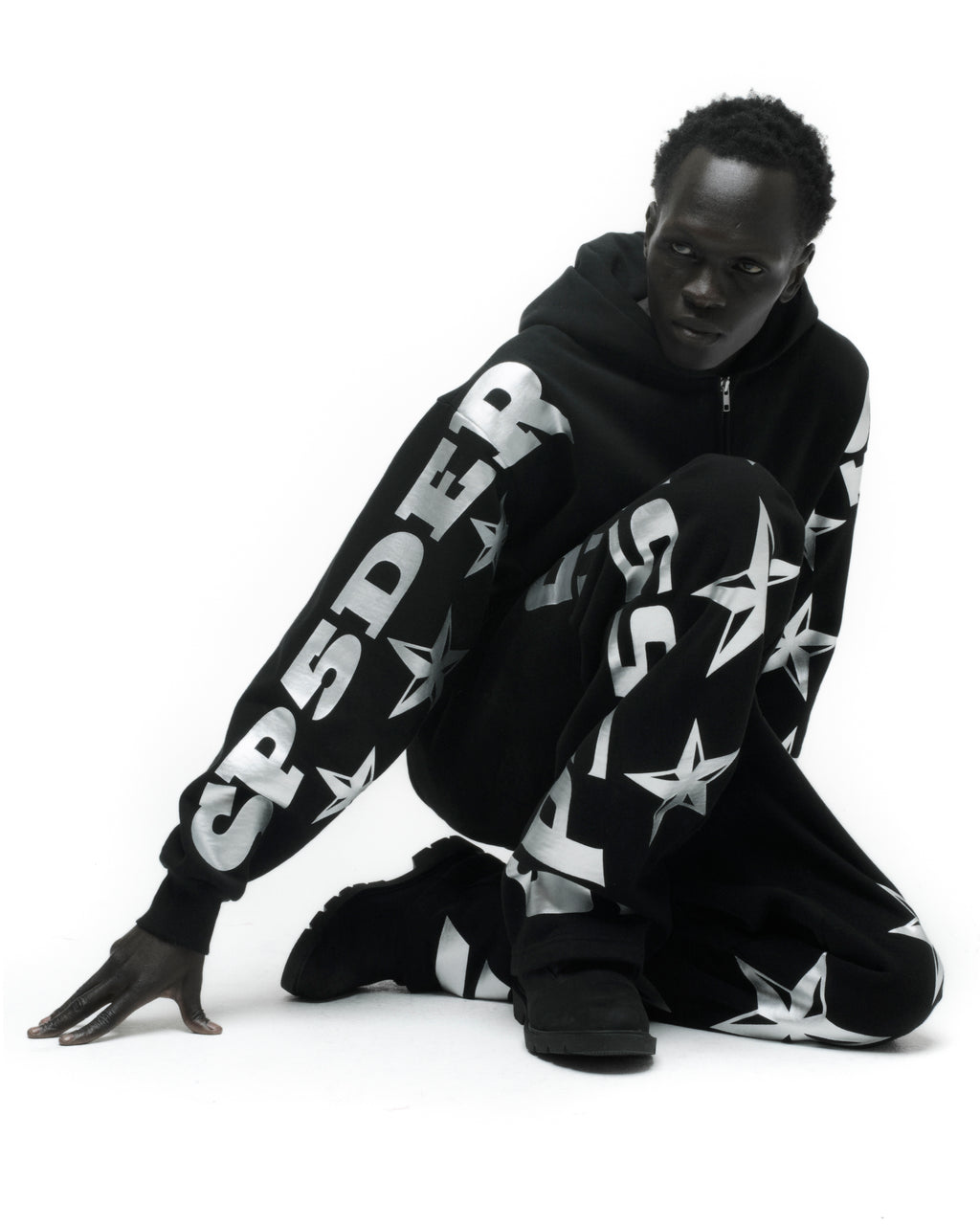 MX555 ZIP HOODIE ON MODEL