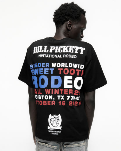 TX 5 FLAG TEE ON MODEL