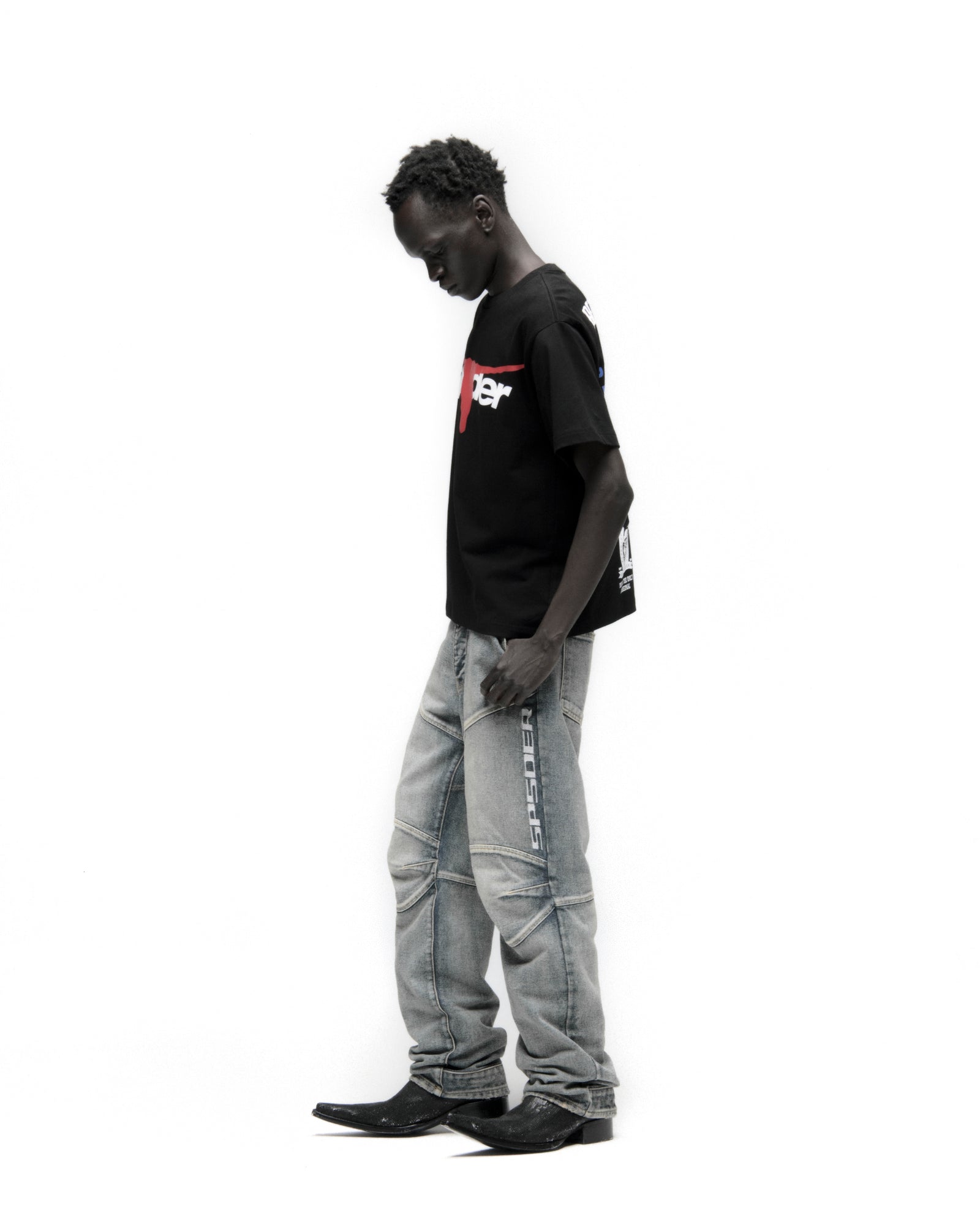 TX 5 FLAG TEE ON MODEL