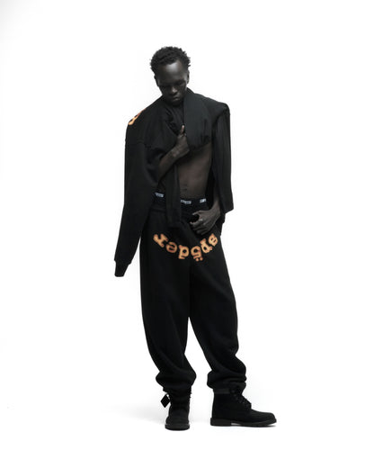 OG LOGO V2 SWEATPANT ON MODEL