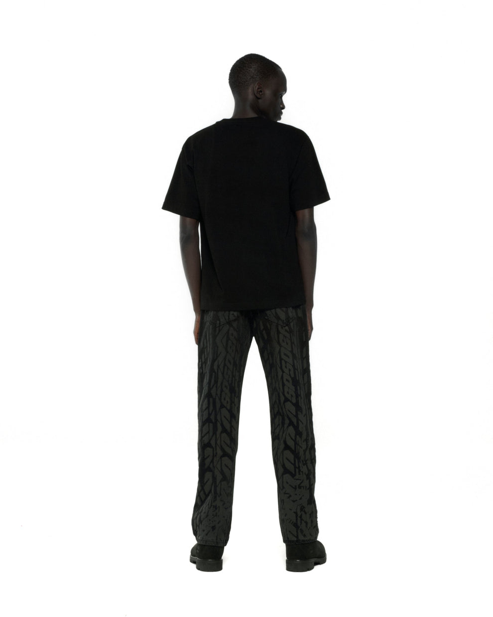 PHANTOM OG WEB TEE ON MODEL