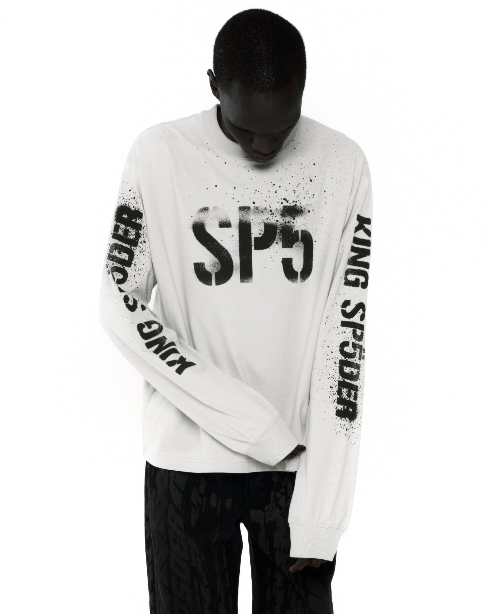 SPORT GREY WWWEB LONGSLEEVE ON MODEL