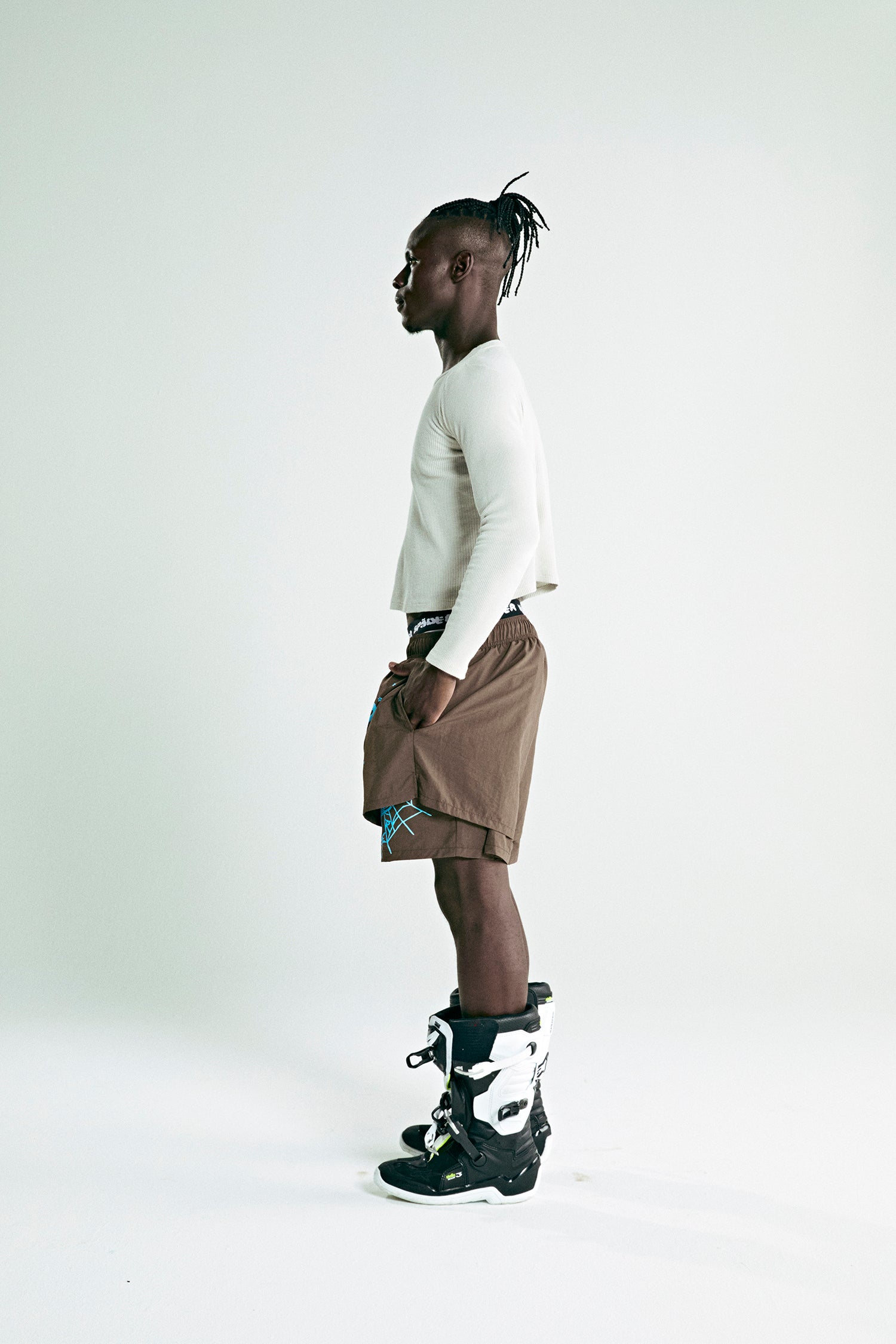 Brown water-repellent nylon double-layer shorts with blue OG SP5DER text and star print.