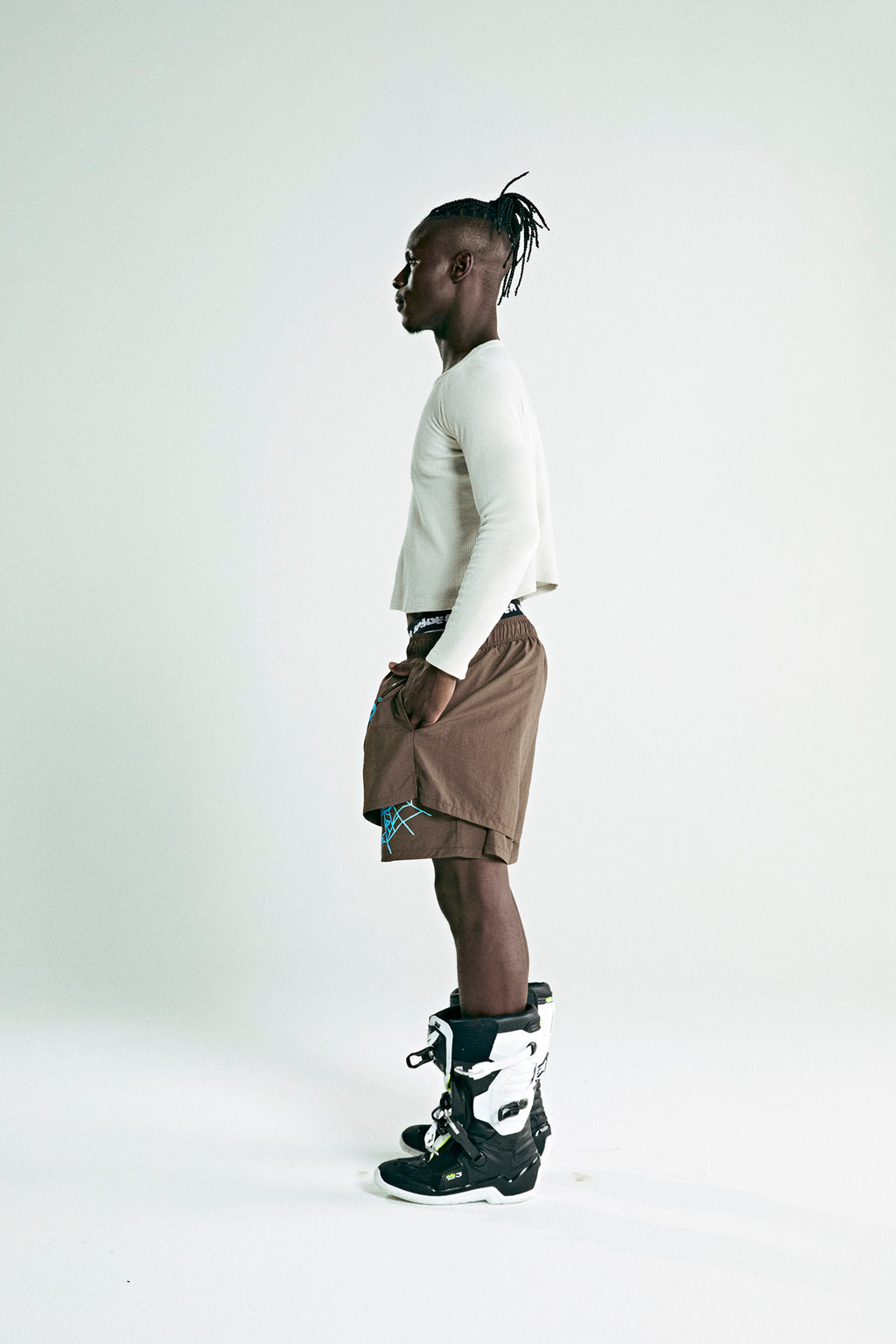Brown water-repellent nylon double-layer shorts with blue OG SP5DER text and star print.