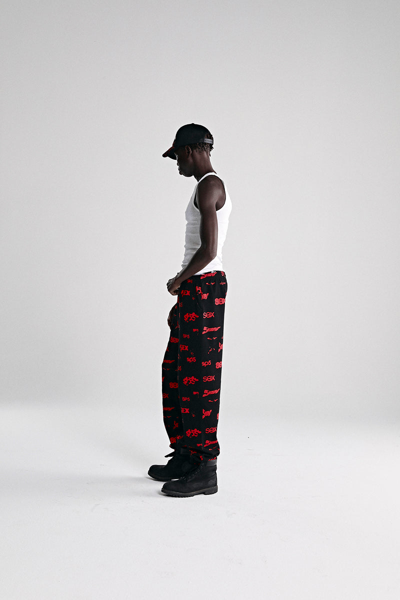 BLACK SEX AOP SWEATPANT ON MODEL