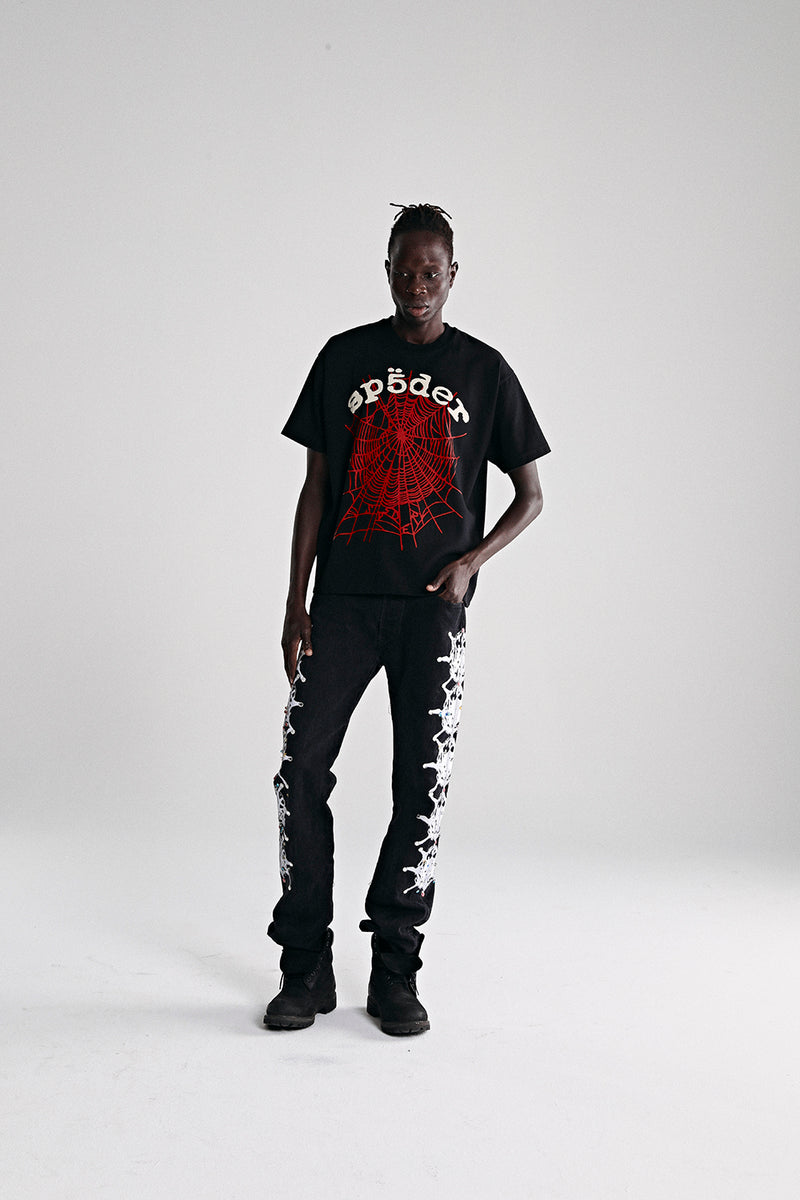 BLACK LEGACY LOGO HW TEE ON MODEL