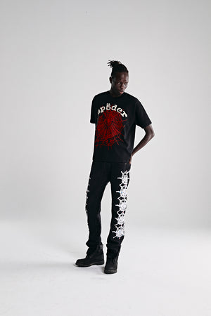 BLACK LEGACY LOGO HW TEE ON MODEL