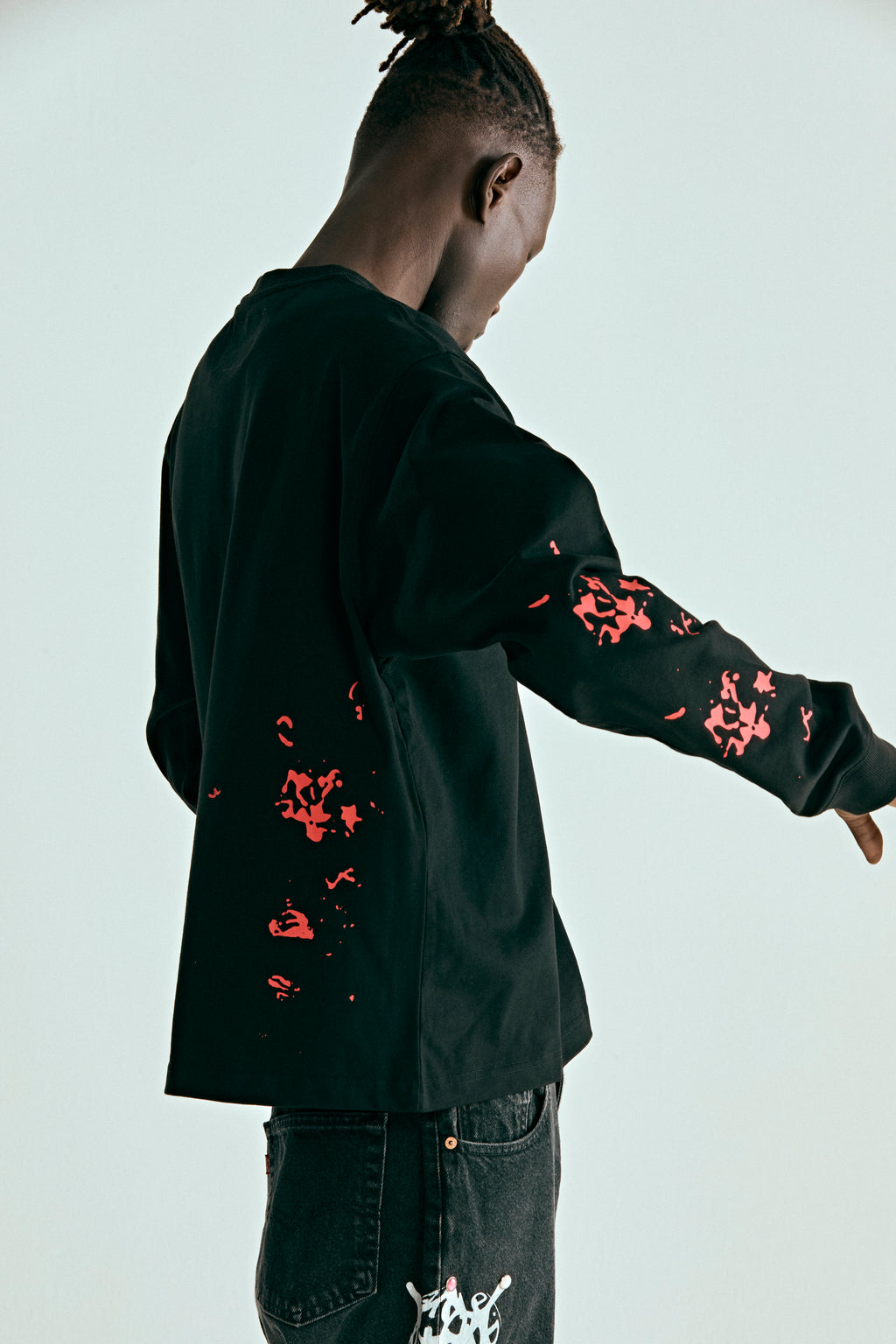 BLACK WEB MONITOR LS HW TEE ON MODEL