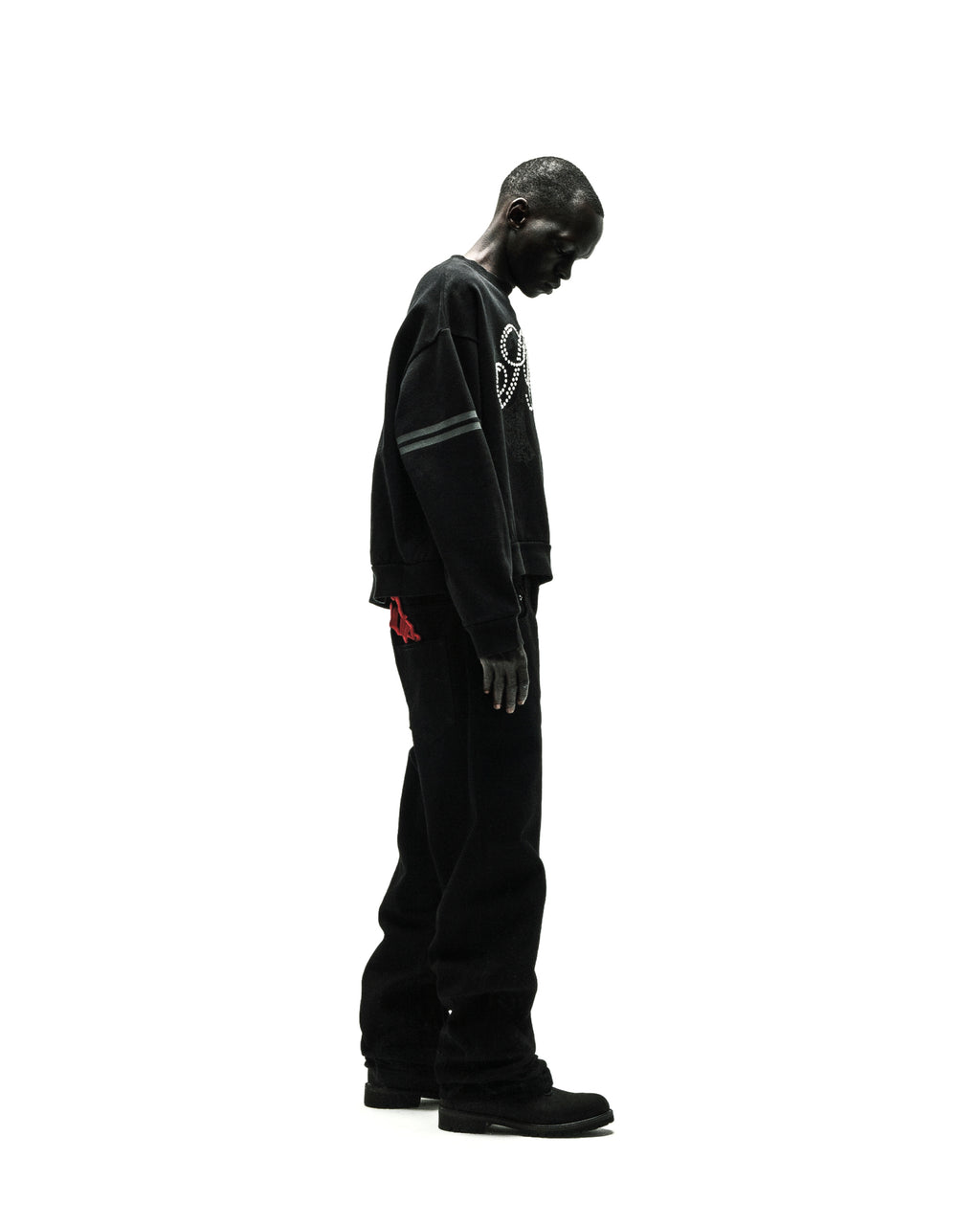 ARANEA CREWNECK: Black oversized sweatshirt with white graphic, grey arm stripes, and black pants.