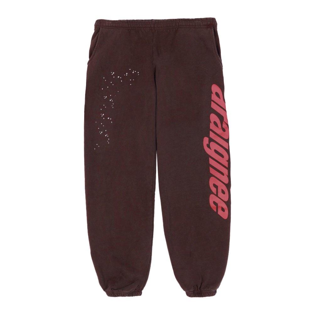 Brown fleece sweatpants with "araignee" in pink down the right leg and a subtle white dot pattern on the left.