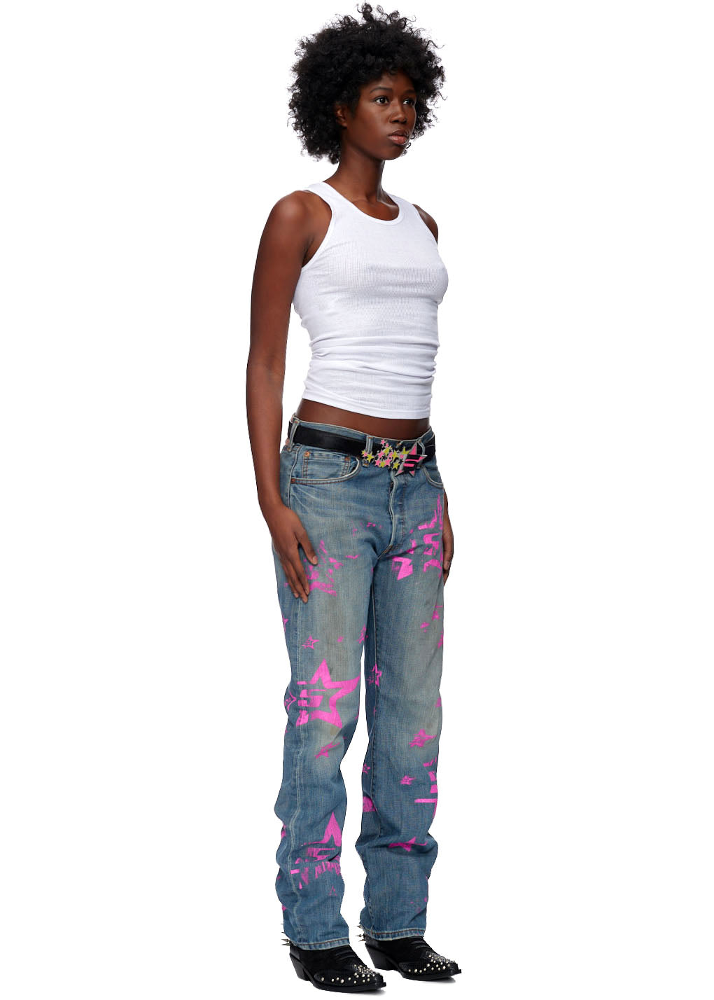 Model in 5STAR VINTAGE JEAN: light wash Levi's 501 with pink star graphics, pink SP5DER tab, and black belt.