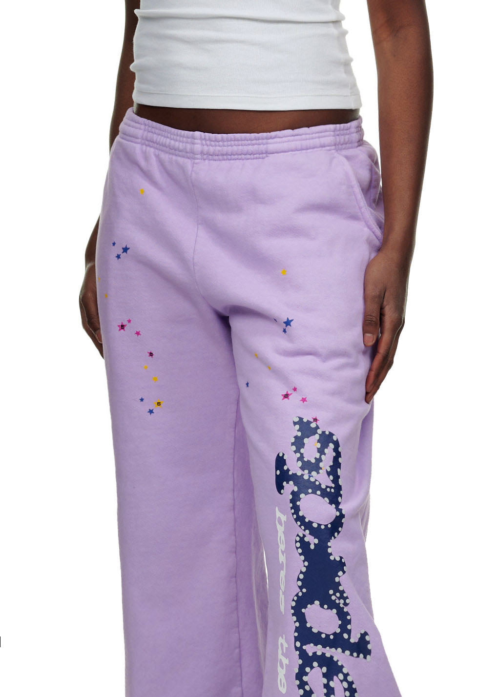 AÇAÍ SP5DER SWEATPANT: Light purple fleece sweatpants with colorful star prints and a blue SP5DER motif.
