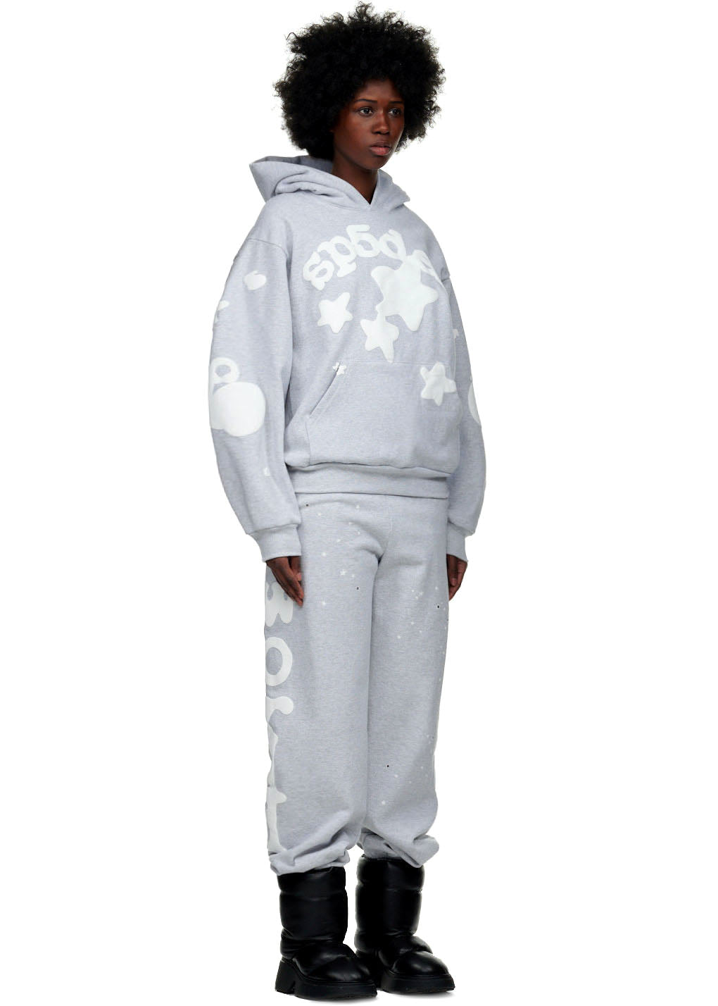 Gray 23oz fleece BELUGA HOODIE and sweatpants with white 'SP5DER' and star puff prints.