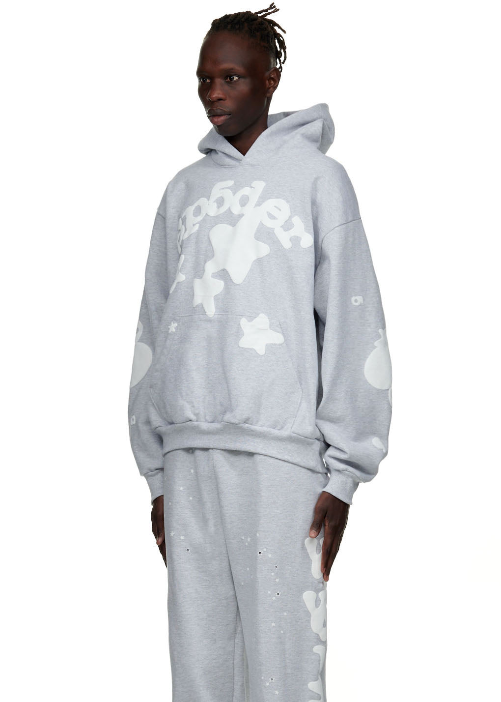 Male model in gray 23oz fleece BELUGA HOODIE with white puff print 'SP5DER' and star design.